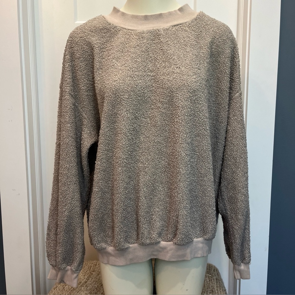 Listicle‎ Sweater Women's Size Large Tan Beige Pullover Fleece Long Sleeve